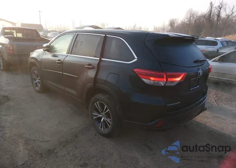2018 Toyota Highlander Le z USA, uszkodzony, nr VIN 5TDBZRFH1JS906155